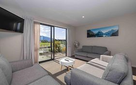 Great Views From New 2 Bedroom Apartment