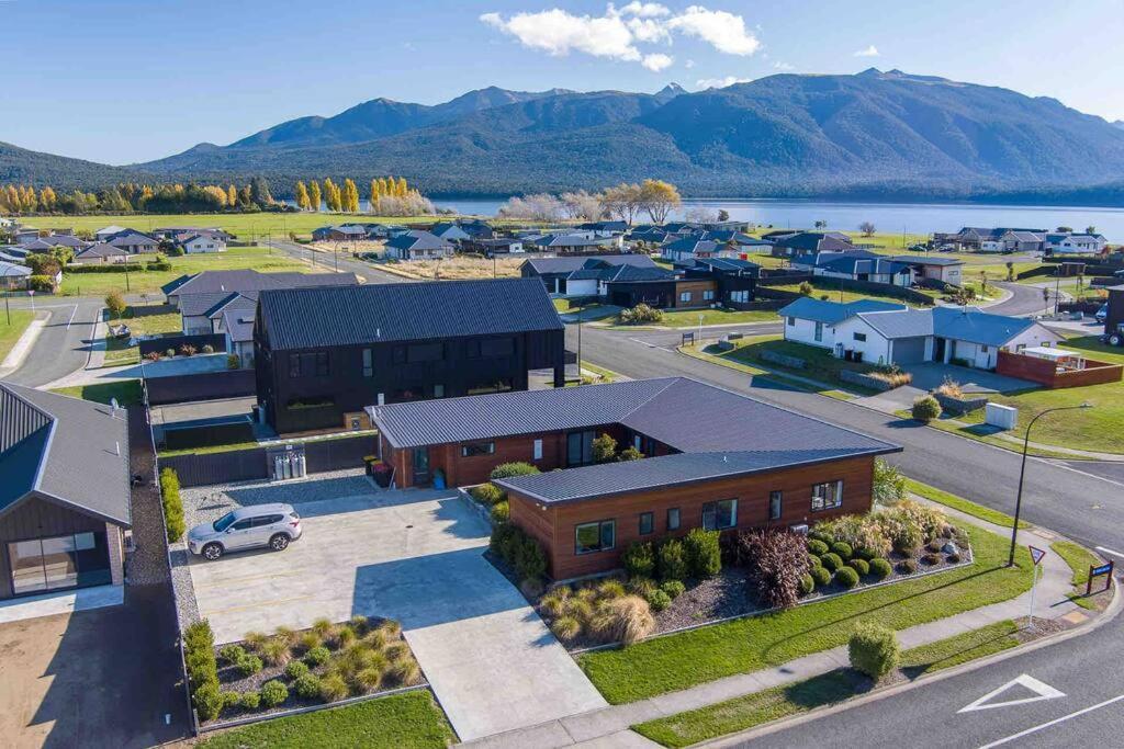 Great Views From New 2 Bedroom Apartment Te Anau Exterior photo