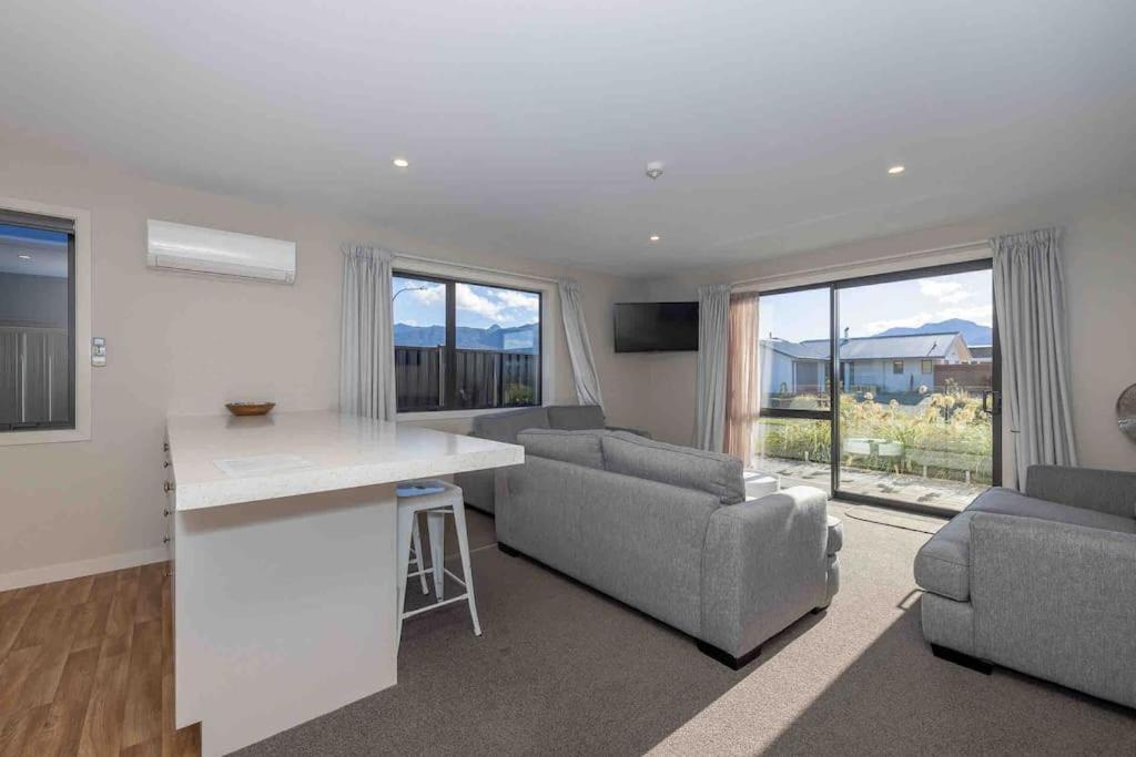 Great Views From New 2 Bedroom Apartment Te Anau Exterior photo