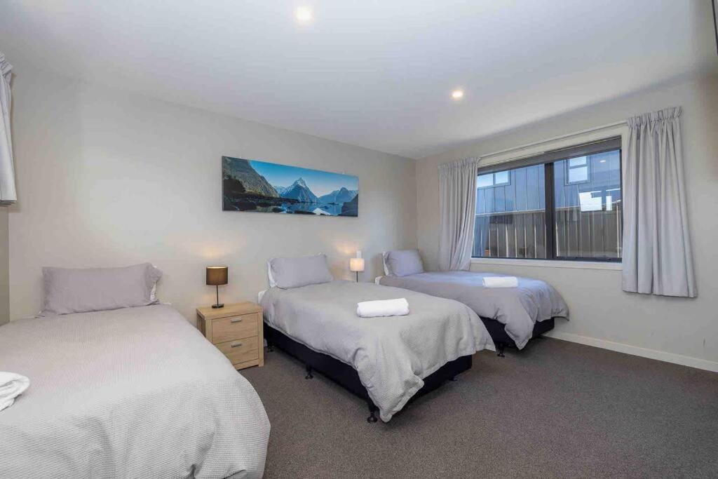 Great Views From New 2 Bedroom Apartment Te Anau Exterior photo