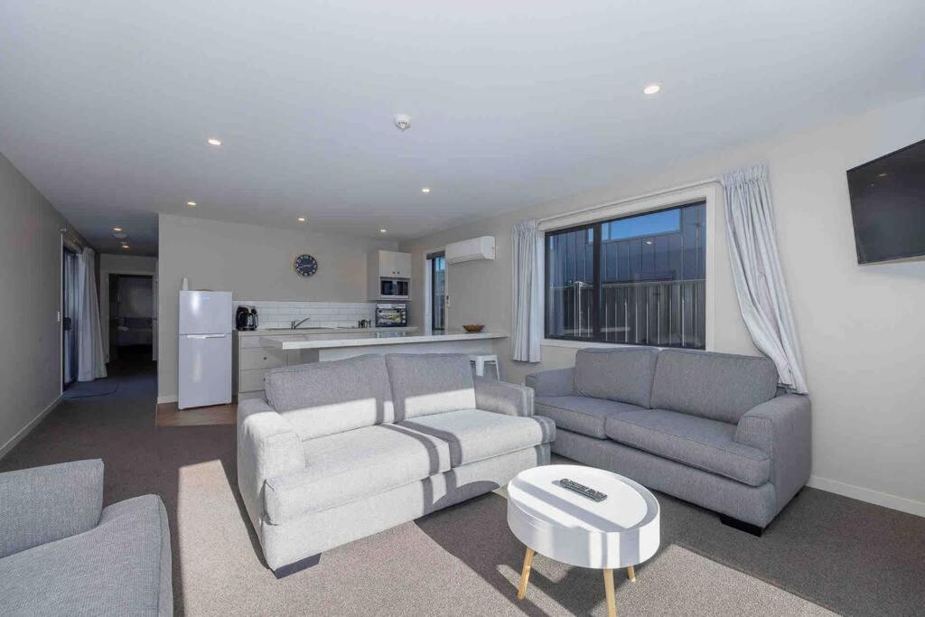 Great Views From New 2 Bedroom Apartment Te Anau Exterior photo