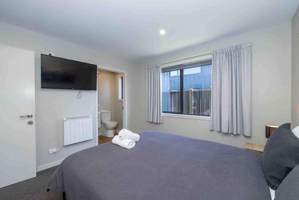 Great Views From New 2 Bedroom Apartment Te Anau Exterior photo